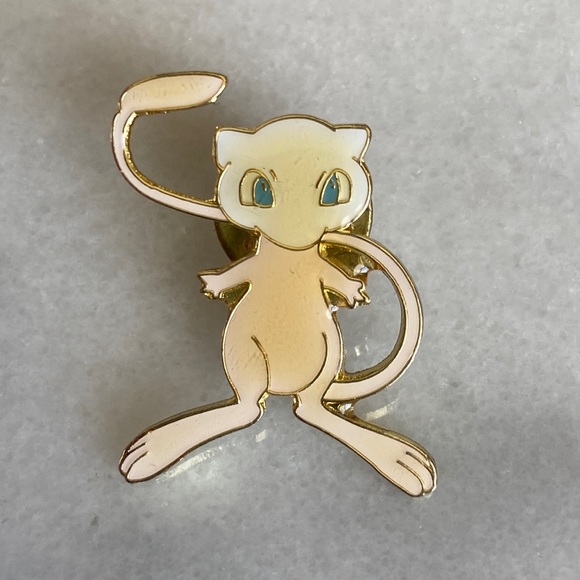 Pokemon Jewelry - VINTAGE • Pokémon Mew Pin Rare Collectible Psychic Power Fantasy Metal Brooch